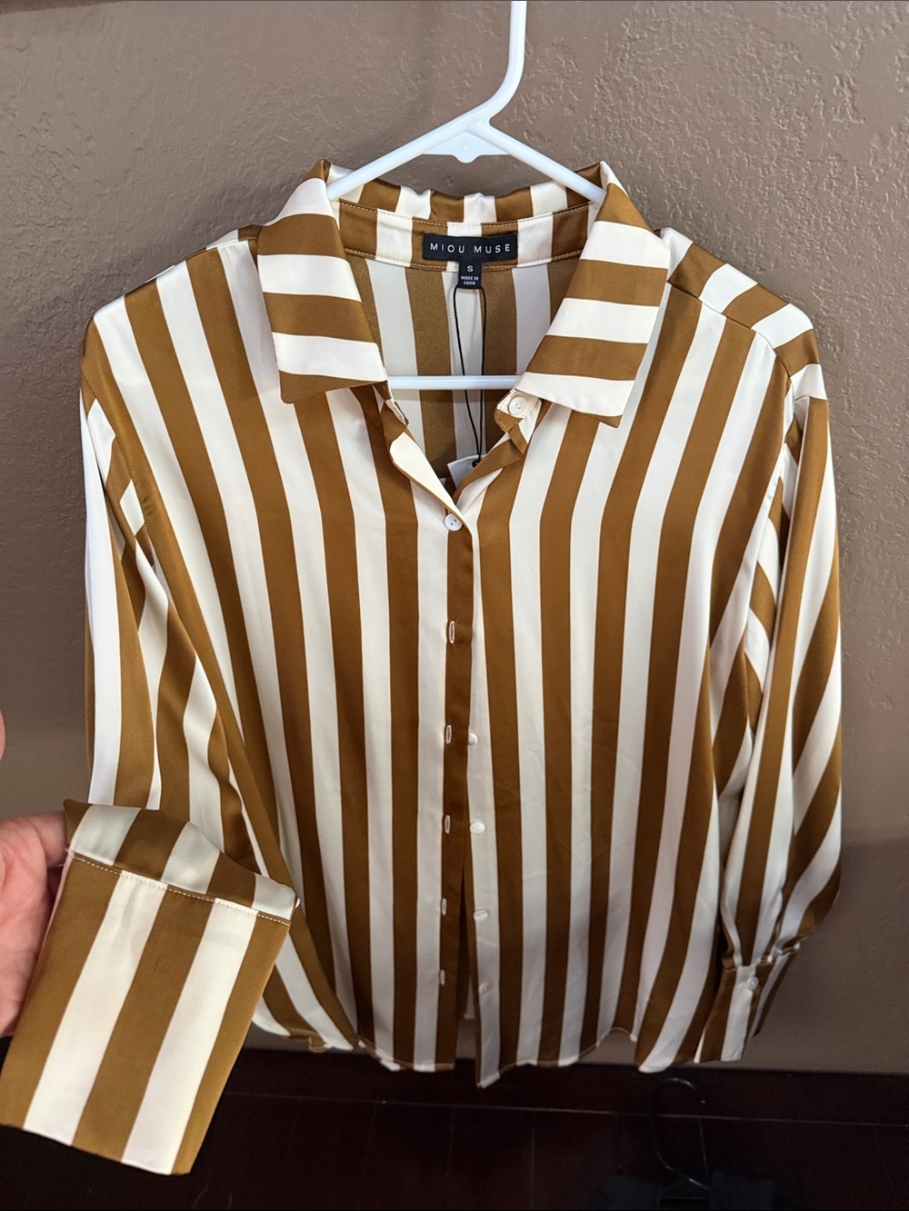 MIOU MUSE Women's Gold and Cream Vertical-Stripe Button Front Blouse
